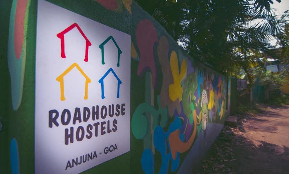 Anjuna By Roadhouse Hostels Goa ภายนอก รูปภาพ