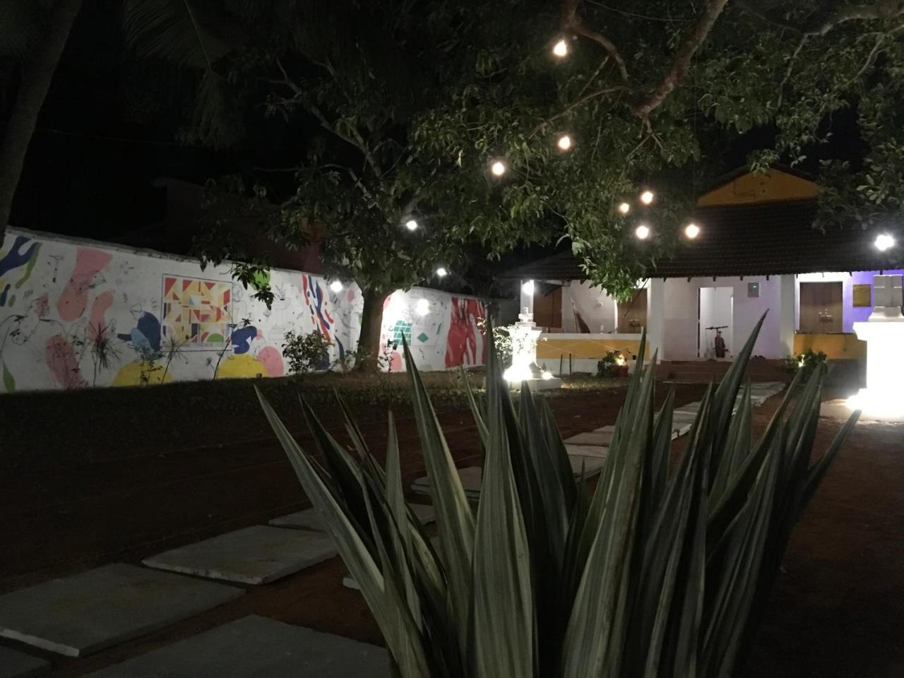 Anjuna By Roadhouse Hostels Goa ภายนอก รูปภาพ